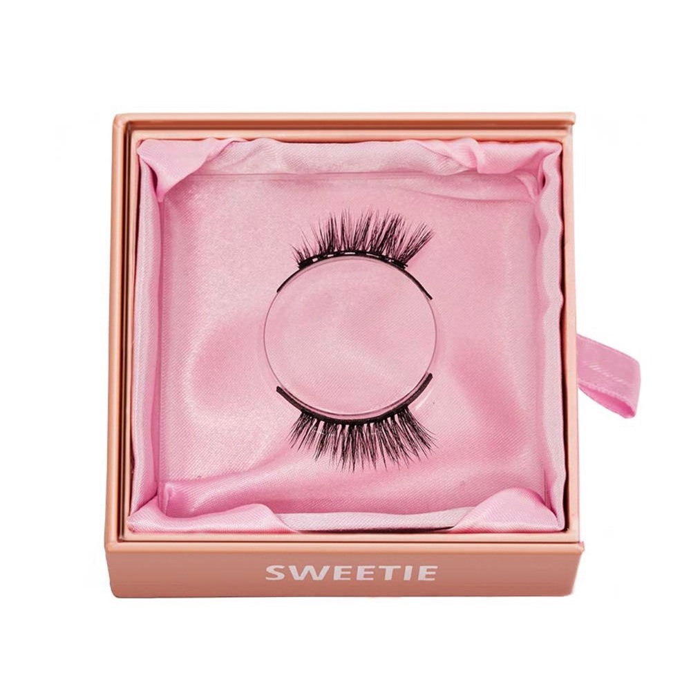 Glamnetic magnetic half-lash in style ‘sweetie’. Box opened but lash never used.